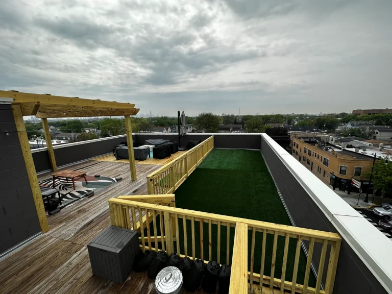 A roof deck in Chicago that's a haven above the hustle