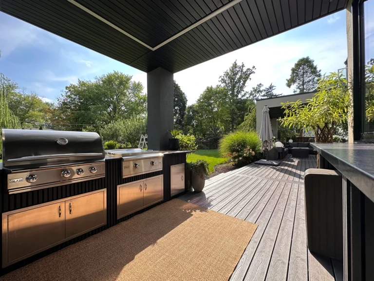 Deck builder Chicago's approach to bespoke outdoor environments