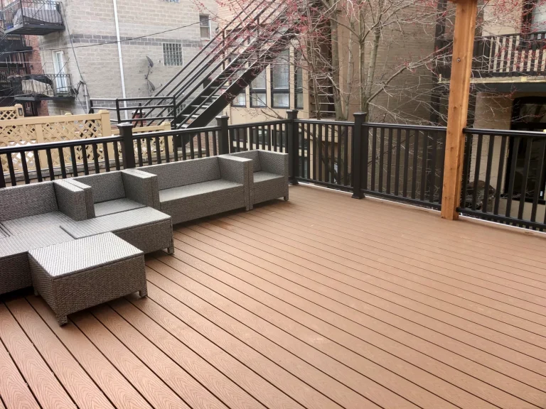 Serene and inviting rooftop decks in the heart of Chicago